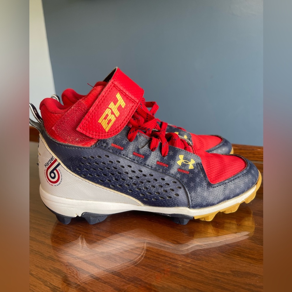 Under Armour Harper 6 Baseball Cleats Size 2Y